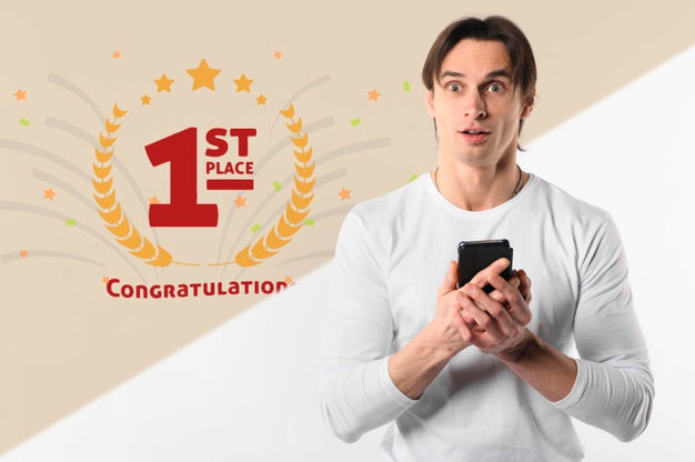 Free Surprised Man Holding Smartphone Psd