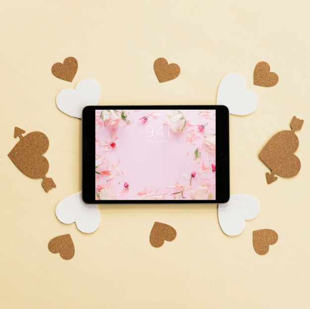 Free Tablet Mockup And Hearts Psd