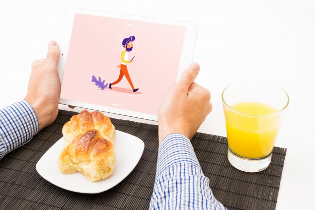 Free Tablet Mockup With Breakfast Concept Psd