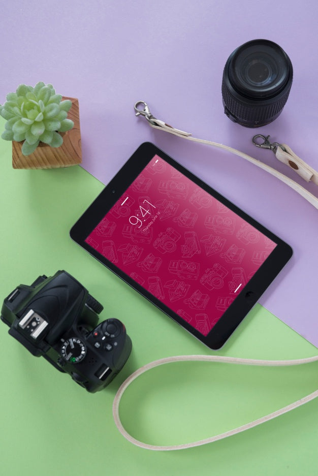 Free Tablet Mockup With Photography Concept Psd