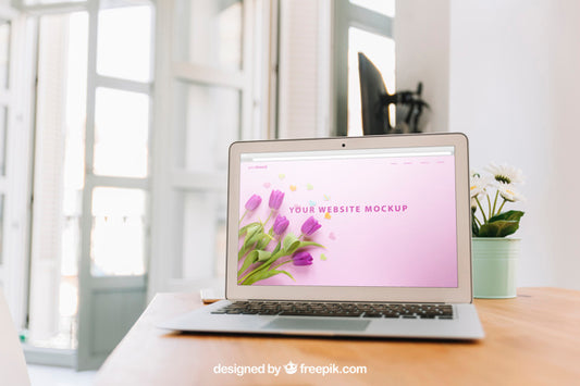 Free Technology Mockup With Laptop On Table Psd