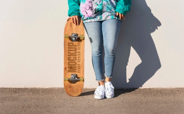 Free Teenager With Mock-Up Skateboard Outdoors Psd