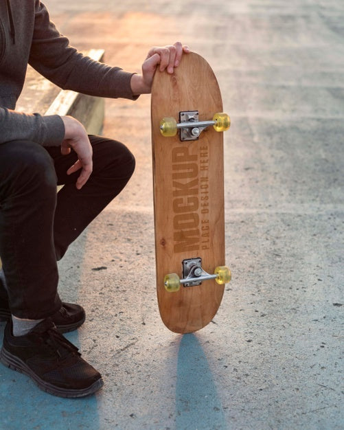 Free Teenager With Mock-Up Skateboard Outdoors Psd