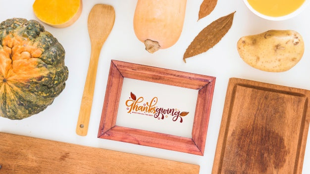 Free Thanksgiving Mockup With Frame Psd