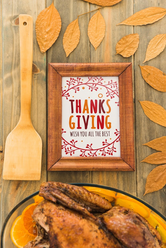 Free Thanksgiving Mockup With Frame Psd