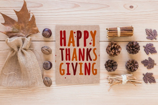 Free Thanksgiving Mockup With Greeting Card Psd