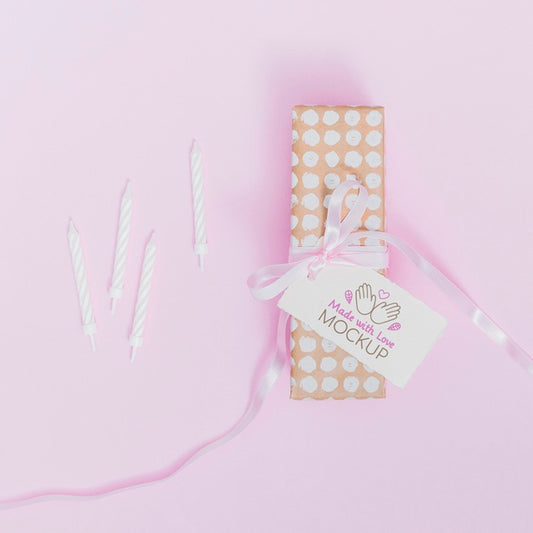 Free Top View Birthday Present With Ribbon And Tag Psd