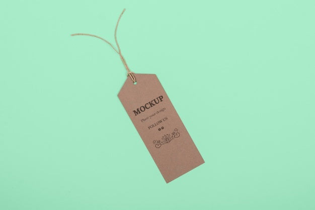 Free Top View Eco Tag On Green Background Psd