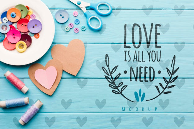 Free Top View Hearts On Wooden Background Psd