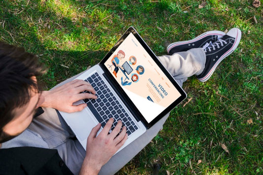 Free Top View Man Working Outdoors Psd