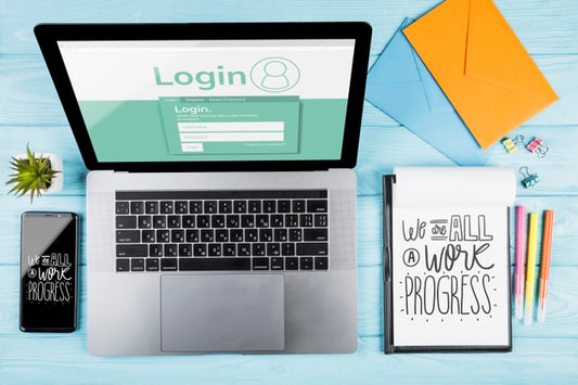 Free Top View Mock-Up Laptop With Wooden Background Psd