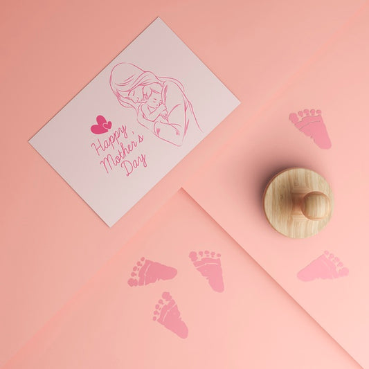 Free Top View Mother'S Day Card With Mock-Up Psd