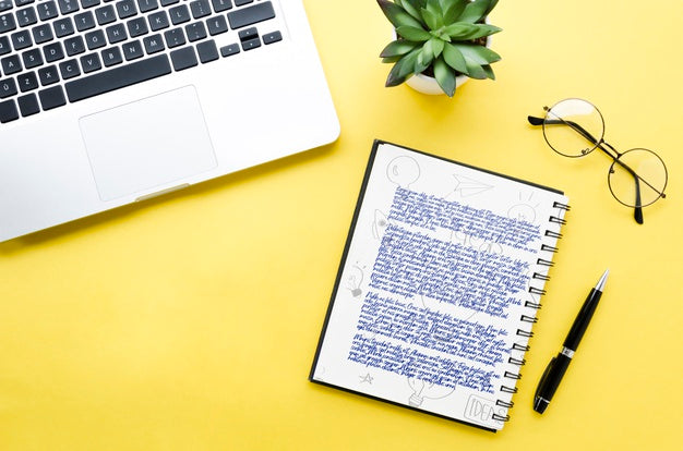 Free Top View Of Desk Concept Mock-Up Psd