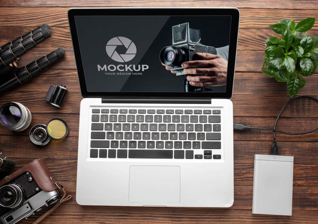 Free Top View Of Photographer Wooden Workspace With Laptop Psd