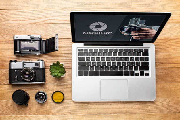 Free Top View Of Photographer Wooden Workspace With Laptop Psd