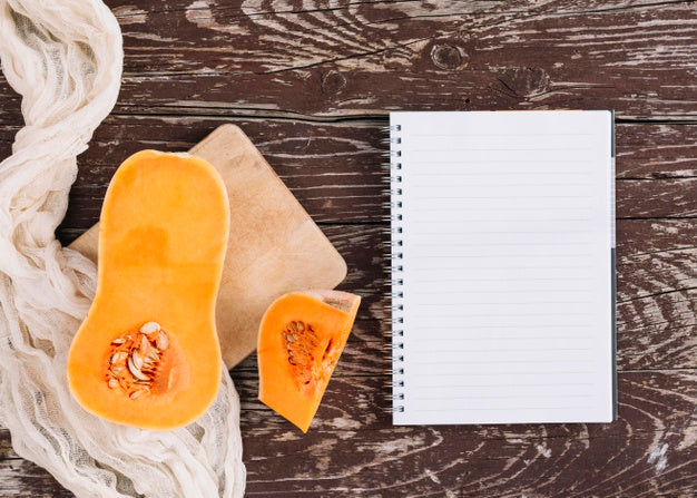 Free Top View Pumpkin With Notebook Psd