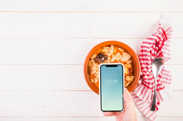 Free Traditional Spanish Food Mockup With Smartphone Psd