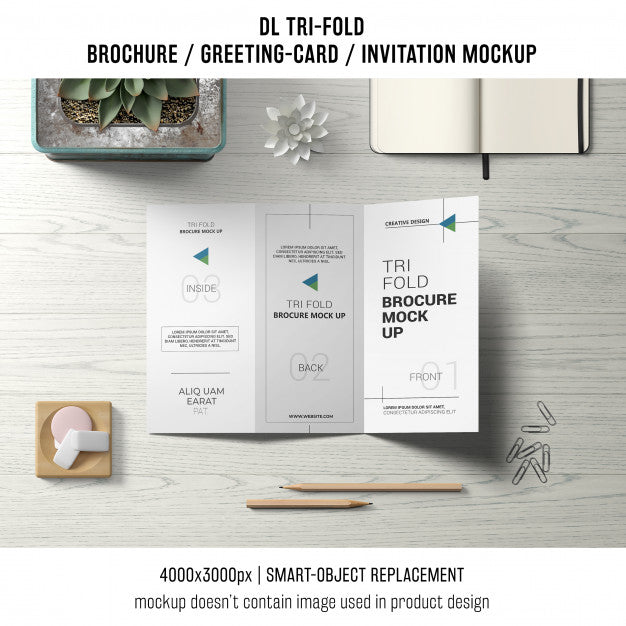 Free Trifold Brochure Or Invitation Mockup With Still Life Concept Psd