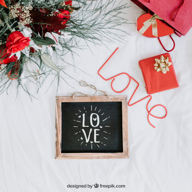 Free Valentine Elements And Frame Mockup Psd