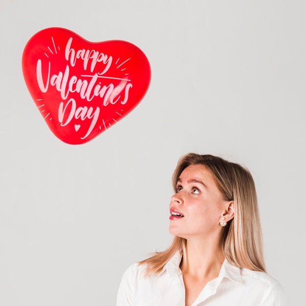 Free Valentine'S Day Concept Mock-Up Psd