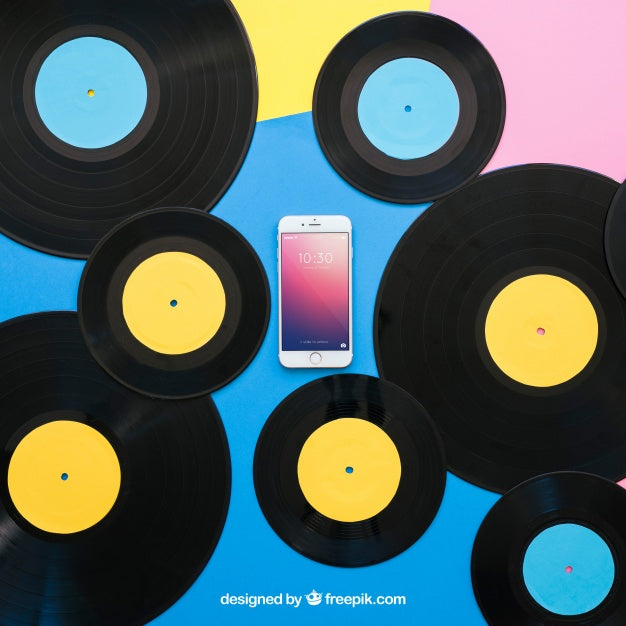 Free Vinyl Mockup With Smartphone Psd