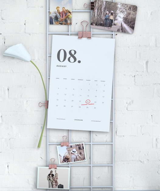 Free Wall Display Hanging Calendar Mock-Up Psd