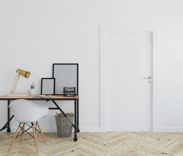 Free Wall With Blank Door Mockup Psd