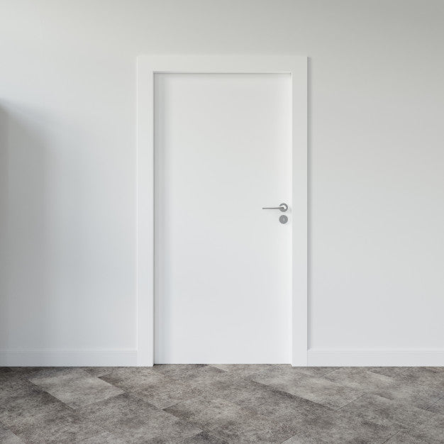 Free Wall With Blank Door Mockup Psd