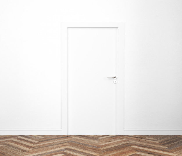 Free Wall With Blank Door Mockup Psd