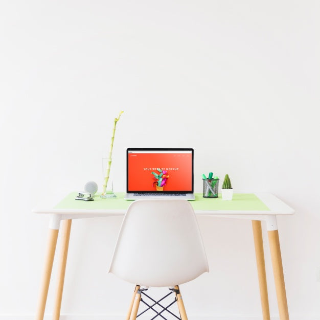 Free Website Mockup With Laptop On Desk Psd