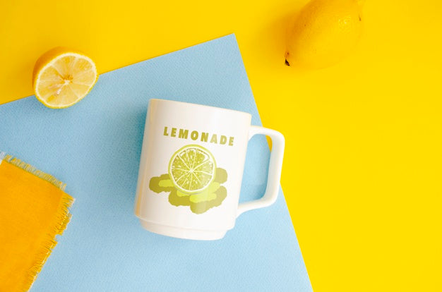 Free White Mug Mock-Up On Bicolor Background Psd