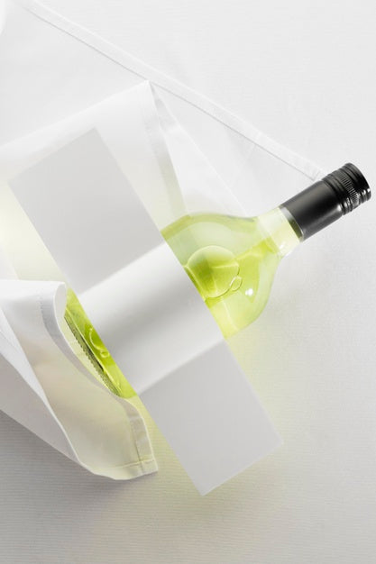 Free Wine Bottle Label Mock Up Flat Lay Psd