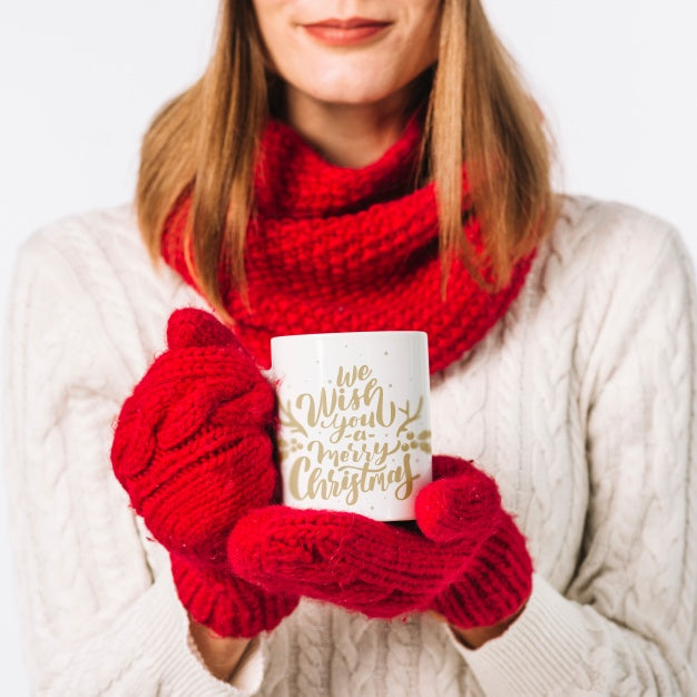 Free Woman Holding Mug Mockup With Christmas Concept Psd