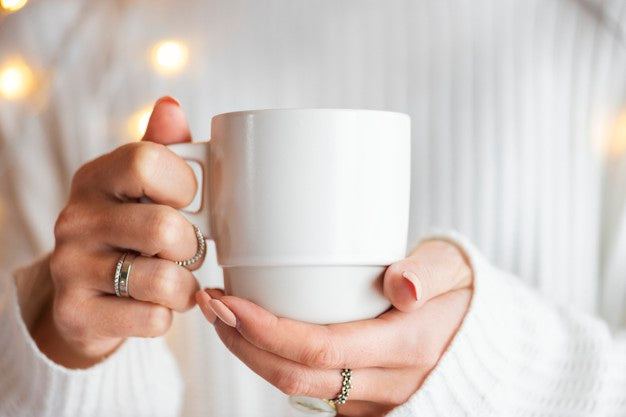 Free Woman In A White Sweater With A White Cup Mockup Psd