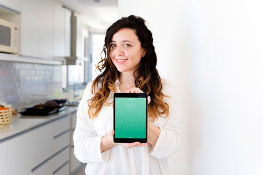 Free Woman In Kitchen Presenting Tablet Mockup Psd