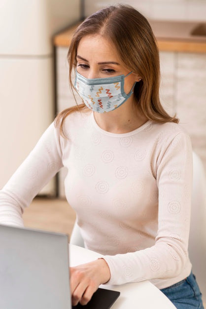 Free Woman With Medical Mask Concept Mock-Up Psd