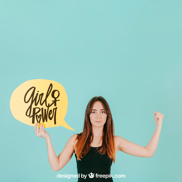 Free Woman With Speech Bubble Mockup Psd