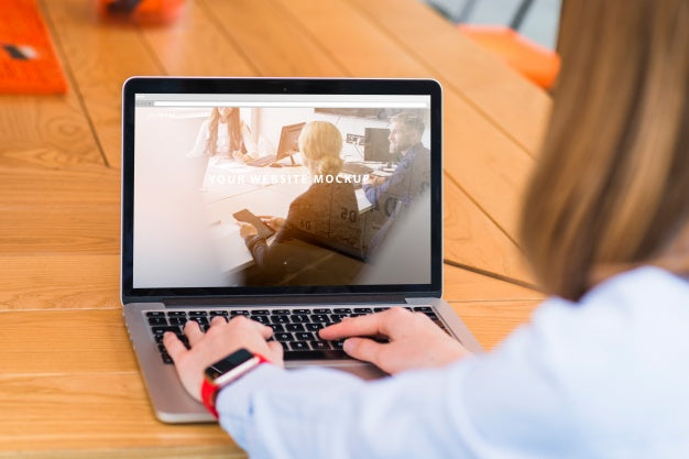 Free Woman Working With Laptop Mockup Psd