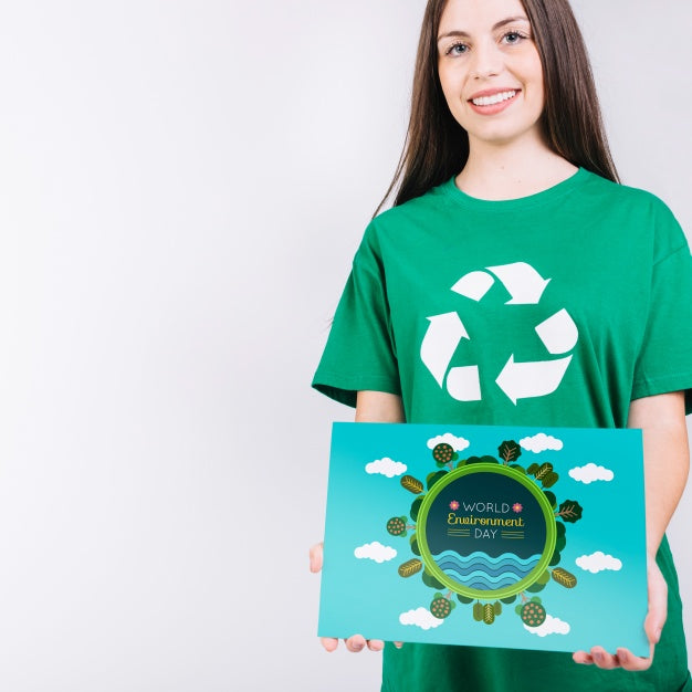 Free World Environment Day Mockup With Volunteer Holding Paper Psd